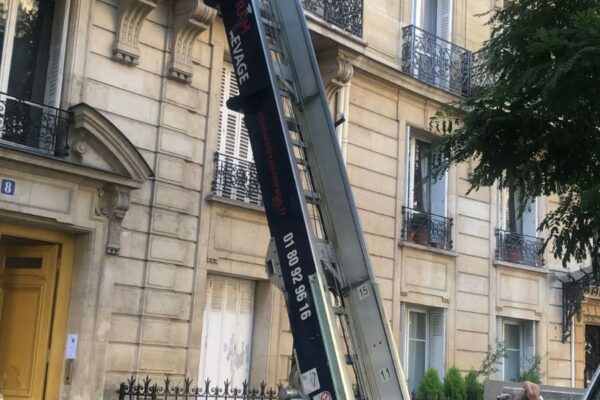 Monte-meuble haute performance